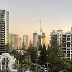 Surfers Paradise 1 Bedroom Apartment Bright, Spacious, 3 Min To Beach, Stunning Views