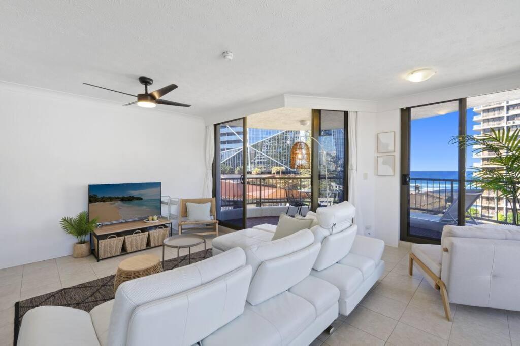 Apartment Surfers Paradise 1 Bedroom Bright, Spacious, 3 Min To Beach, Stunning Views *
