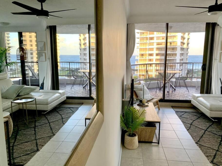 Surfers Paradise 1 Bedroom Bright, Spacious, 3 Min To Beach, Stunning Views Gold Coast