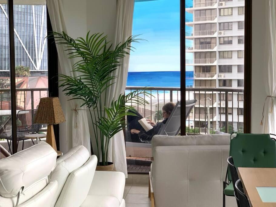 Apartment Surfers Paradise 1 Bedroom Bright, Spacious, 3 Min To Beach, Stunning Views *