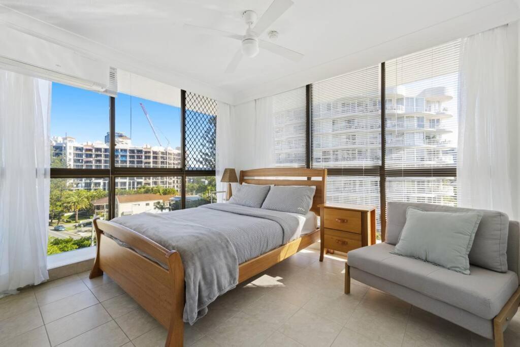 Surfers Paradise 1 Bedroom Bright, Spacious, 3 Min To Beach, Stunning Views * Gold Coast