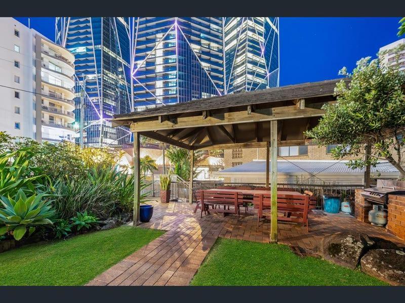 Surfers Paradise 1 Bedroom Bright, Spacious, 3 Min To Beach, Stunning Views